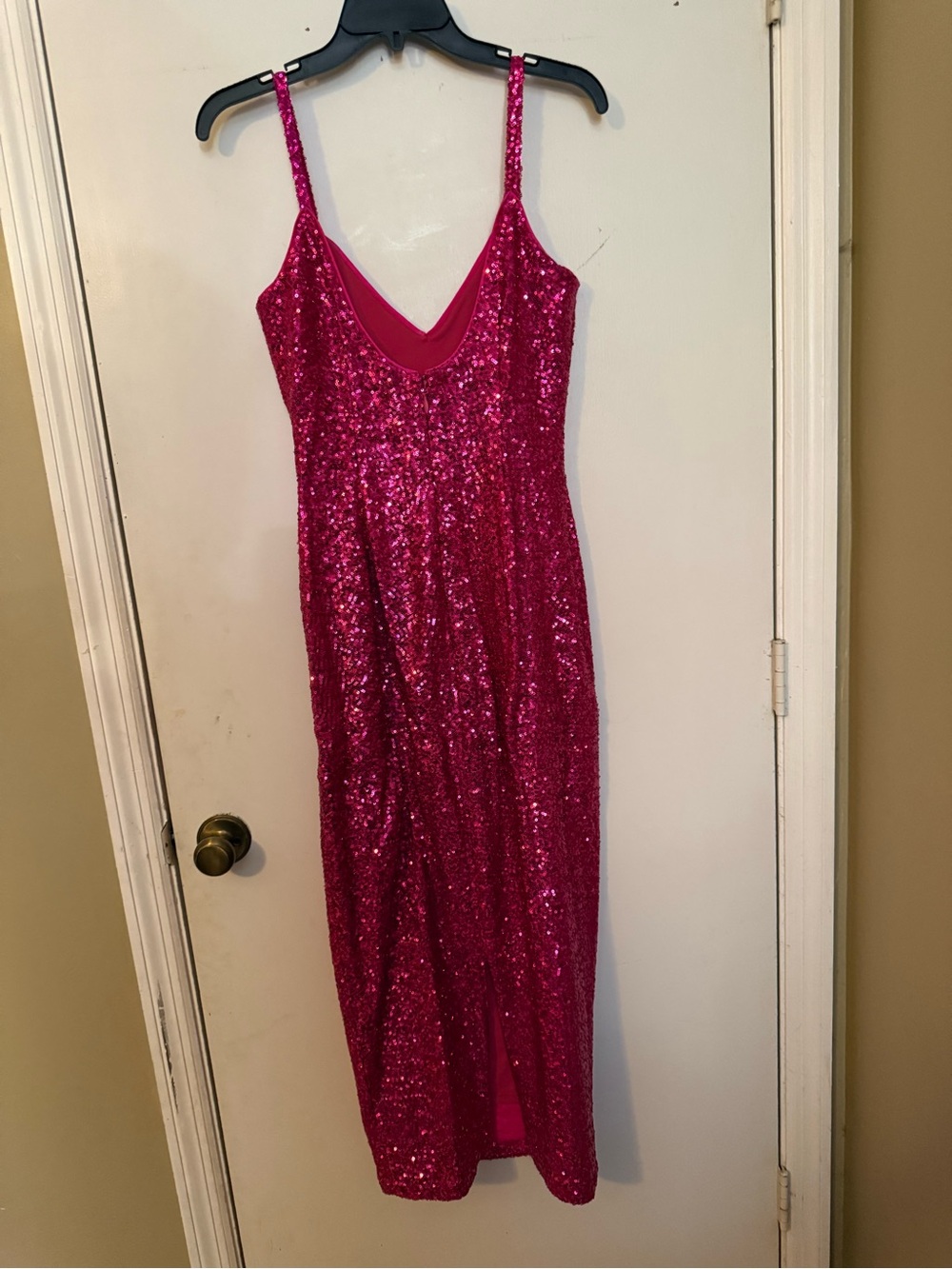 GLITZ & GLAMOUR DRESS IN HOT PINK SEQUINS - VIXEN BY MICHELINE PITT - Picture 3 of 5